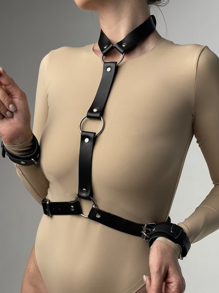 Women's Sexy Leather Harness B - Garter Belt Set recension och pris